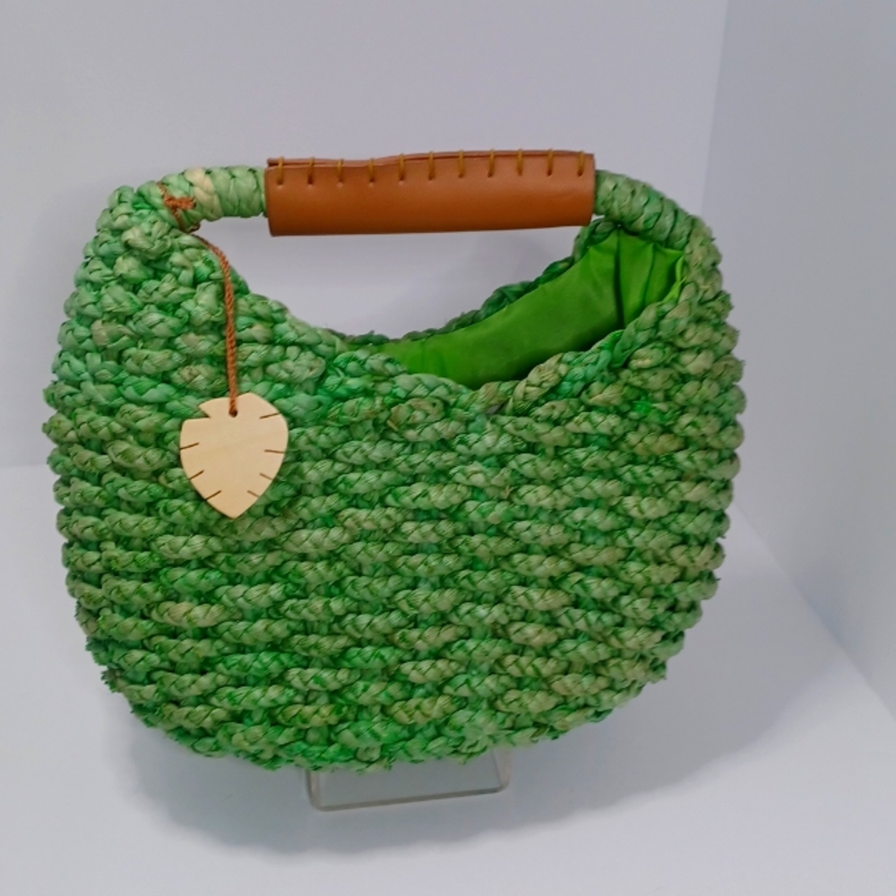 Summer/Spring ladies green cornhusk weaved handbag with vegan leather handle